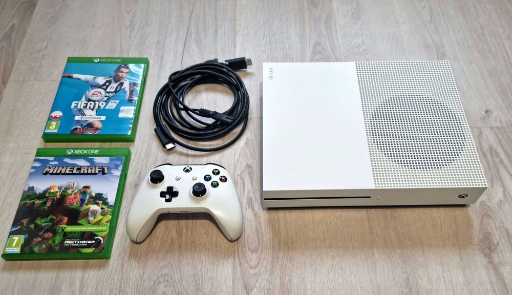 Xbox One S z grami : Fifa 19 i Minecraft