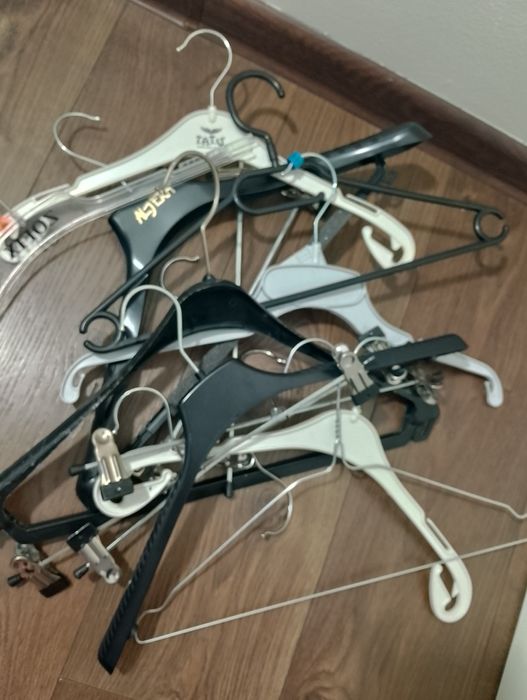 Wieszaki na ubrania używane