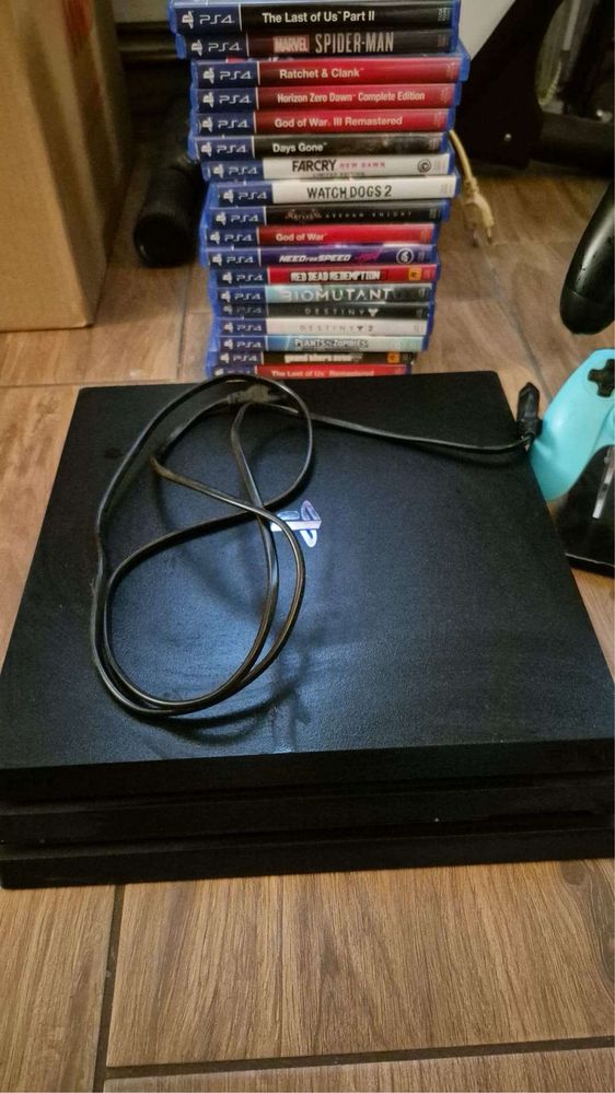 Ps 4 Pro 1Tb + 2 pady + Gry