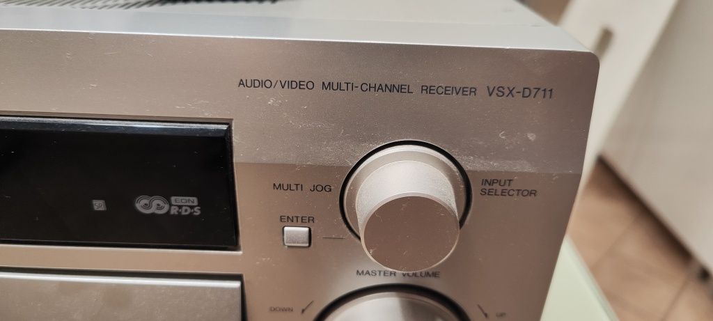 Amplituner stereo i kina domowego Pioneer VSX-D711. Mocny z pilotem