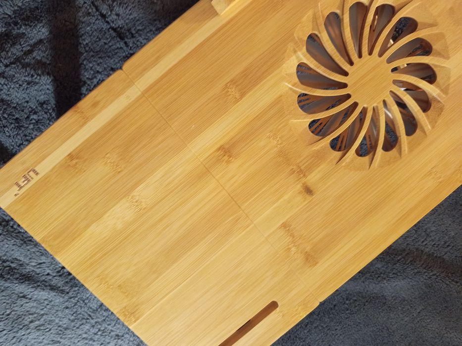 Столик для ноутбука.