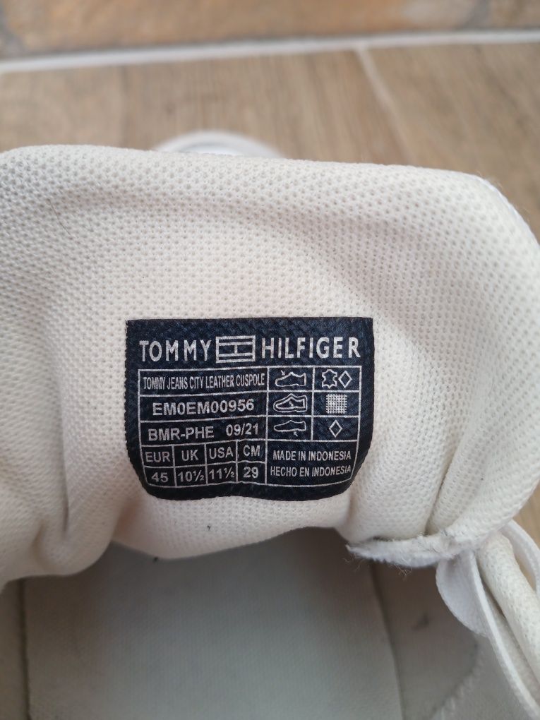 Кроссовки Tommy Hilfiger р 45 (30 см) ц 1650 гр ориг. отл. сост. кожа