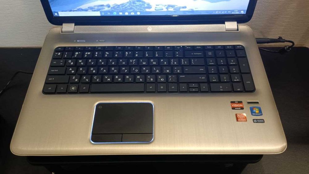 Ноутбук Pavilion dv7 AMD A8 3520M 1.60GHz HDD 1Tb ОЗУ 4GB 17.3" +мышка