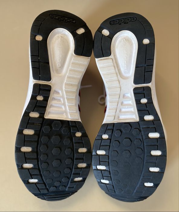 Кросівки Adidas.