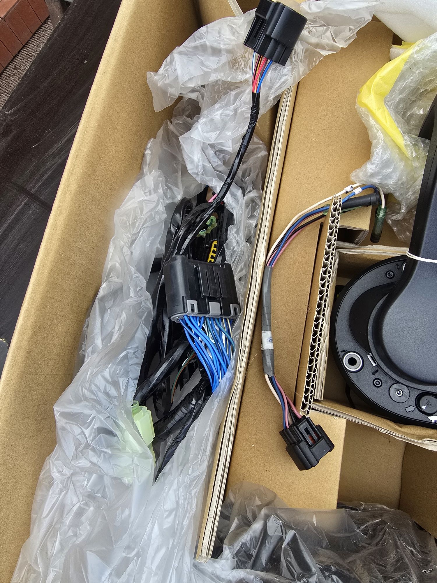 Manetka elektroniczne do silnika zaburtowego Yamaha boczna