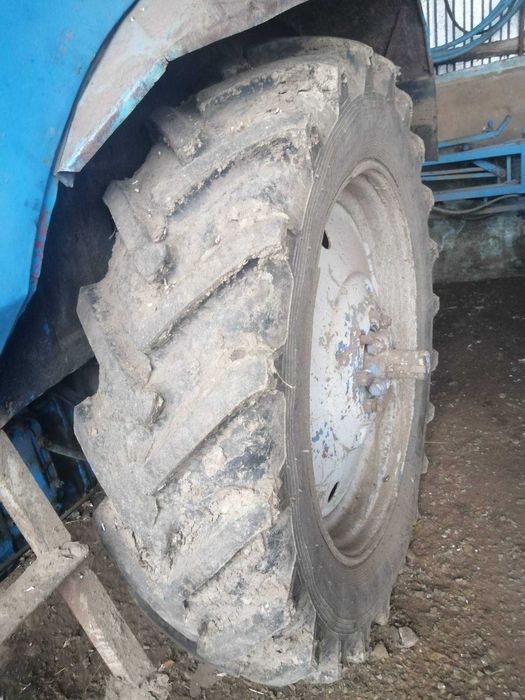 Трактор МТЗ-80 в доброму стані