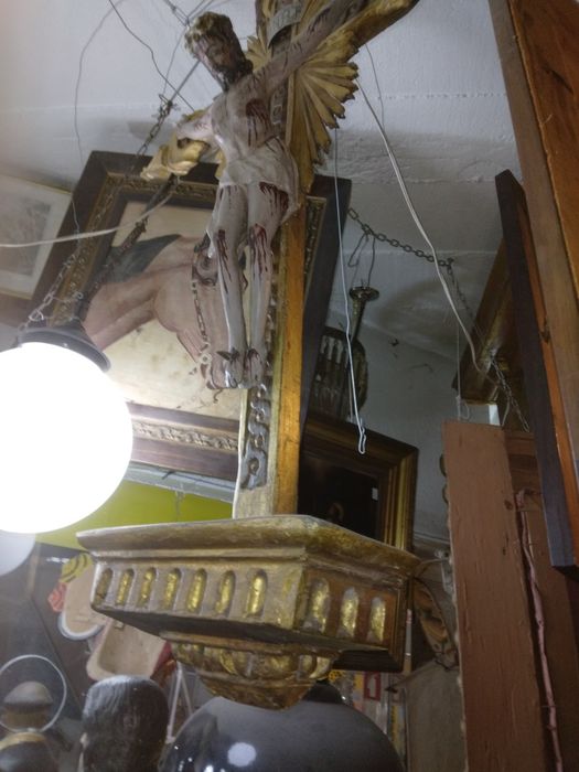 Crucifixo  de parede antigo em madeira policromada