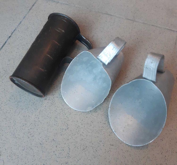 Antigos Recipientes de medição em alumínio