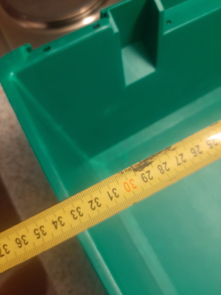 Pojemnik plastikowy z deklem