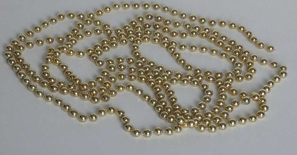 Koralikowy łańcuch na choinkę