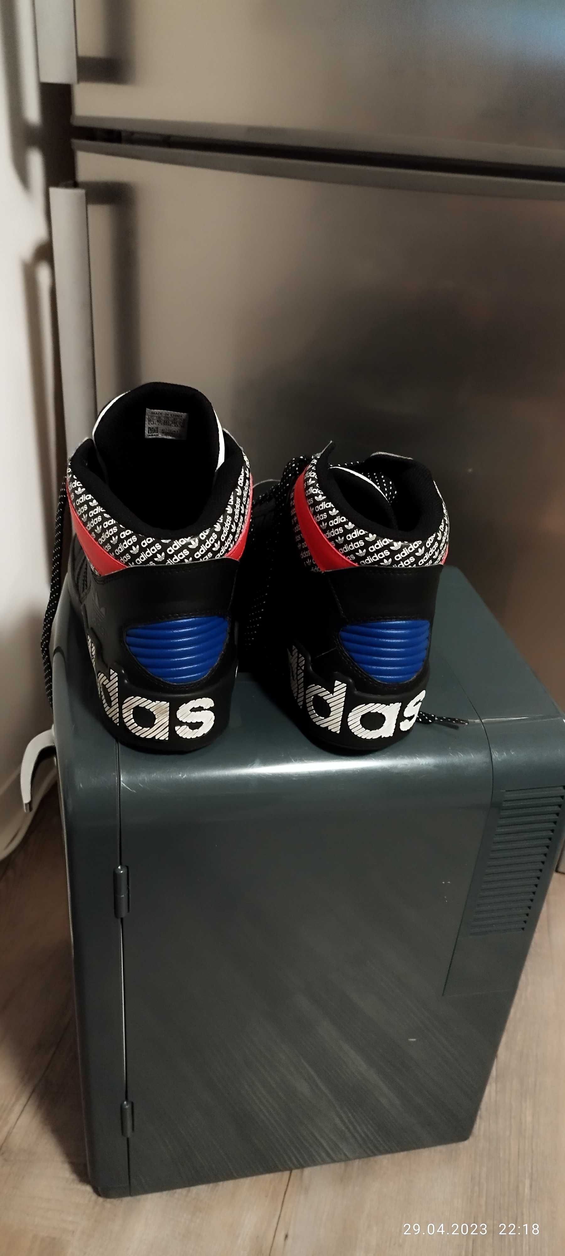 Фірмове взуття Adidas