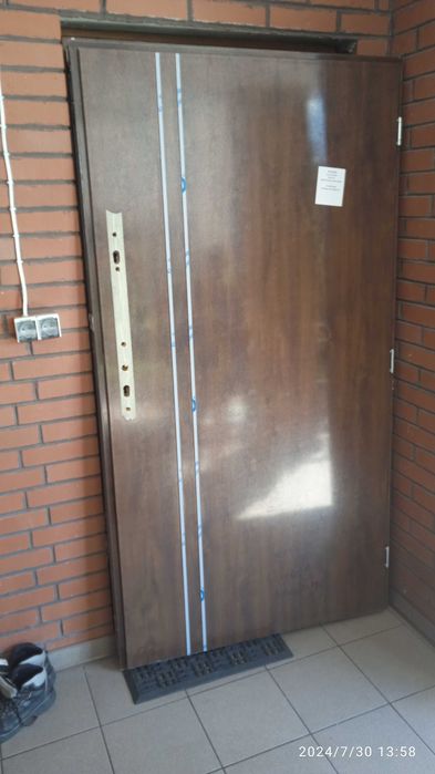 Nowe drzwi zewnętrzne prawe z ościerznicą