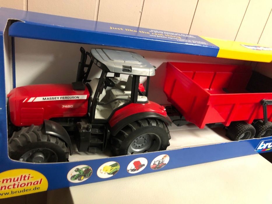 Трактор Massey Ferguson 7480 c прицепом Bruder (Брудер) 02045