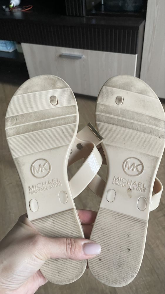 Продам шльопанці Michael Kors