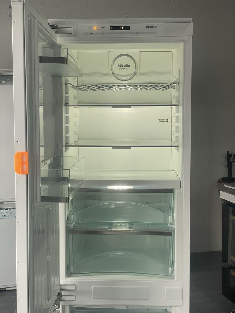 Вбудований Холодильник Miele KFN 37682 No Frost/BioFresh/Сенсорний!