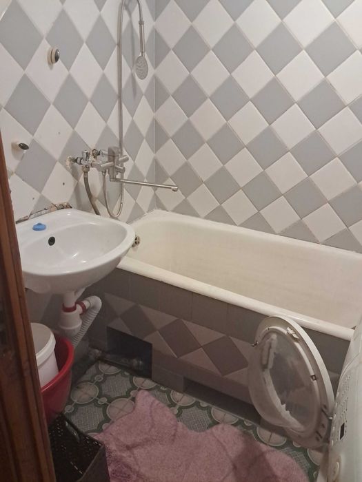 Продам 3 кім на 8 березня