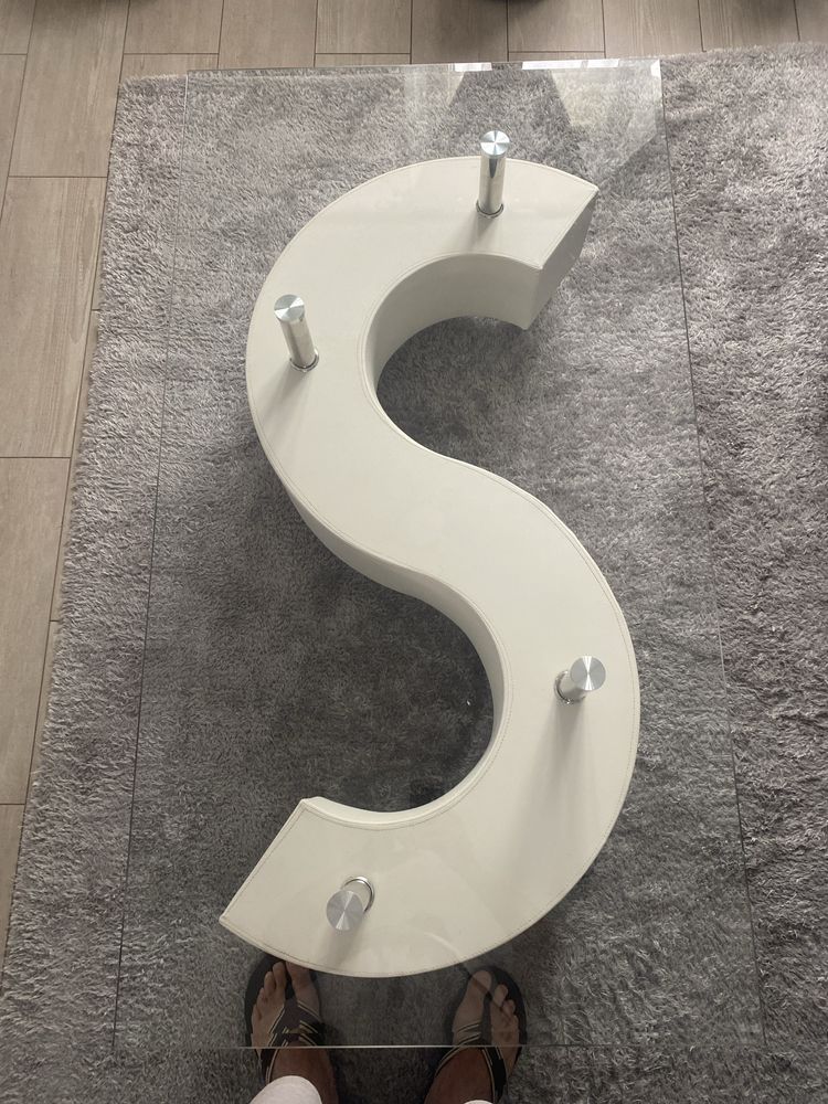 Mesa de centro com pouco tempo