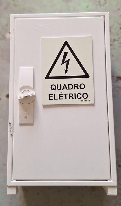 Quadro eletrico com equipamentos Trifásicos