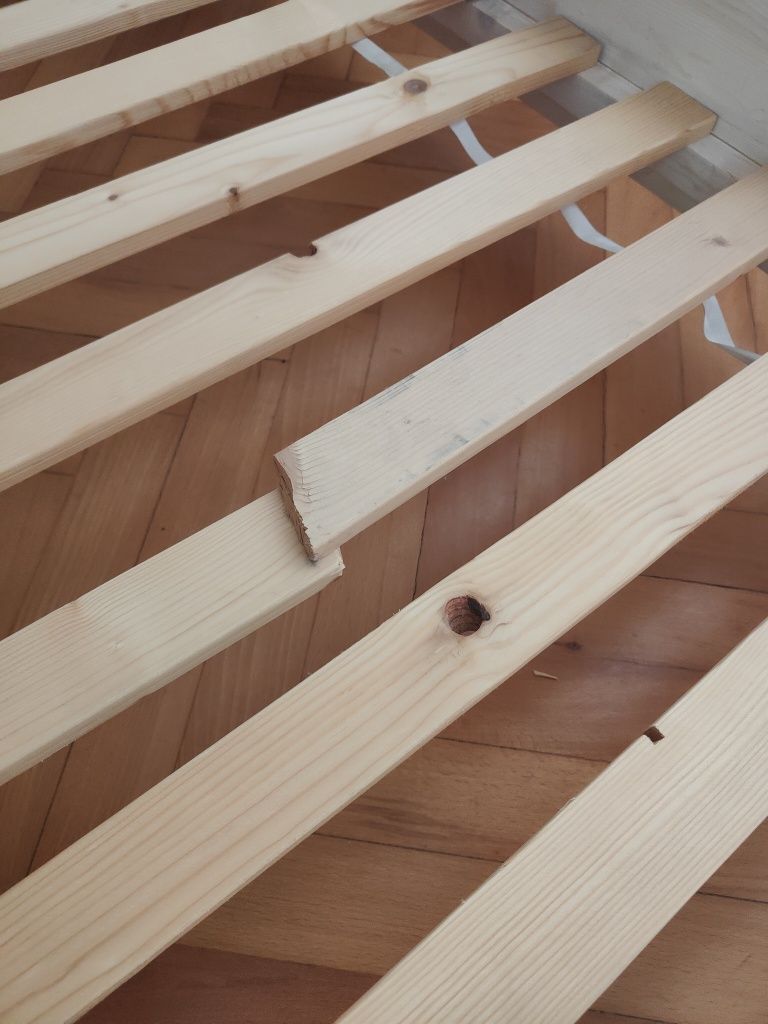 Drewniane łóżko 160x200 ze stolikami nocnymi