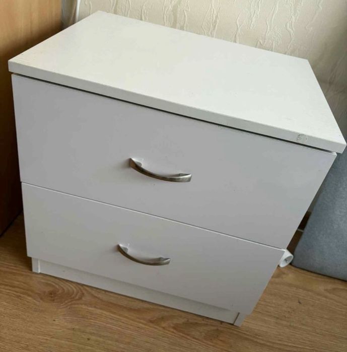 Szafki nocne białe