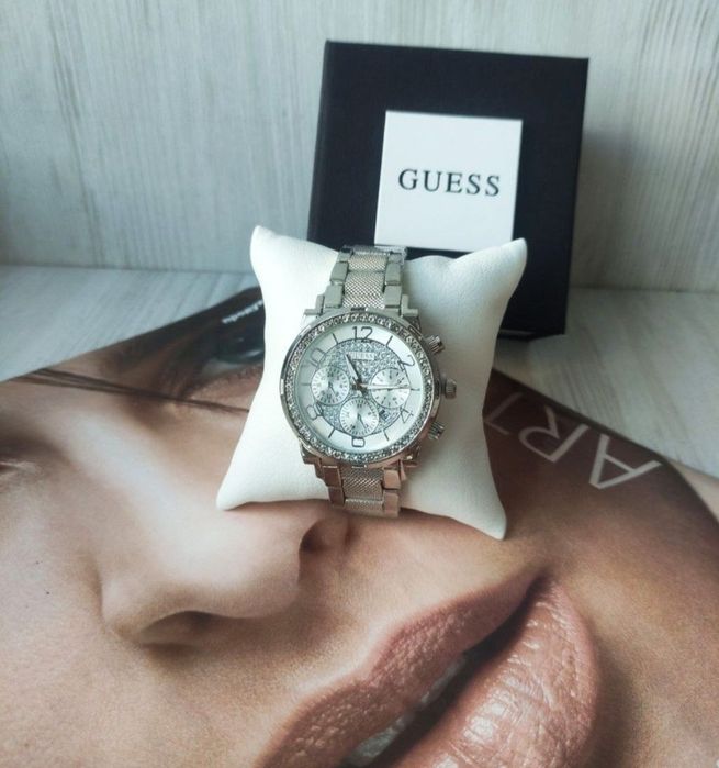 Стильний жіночий годинник Guess