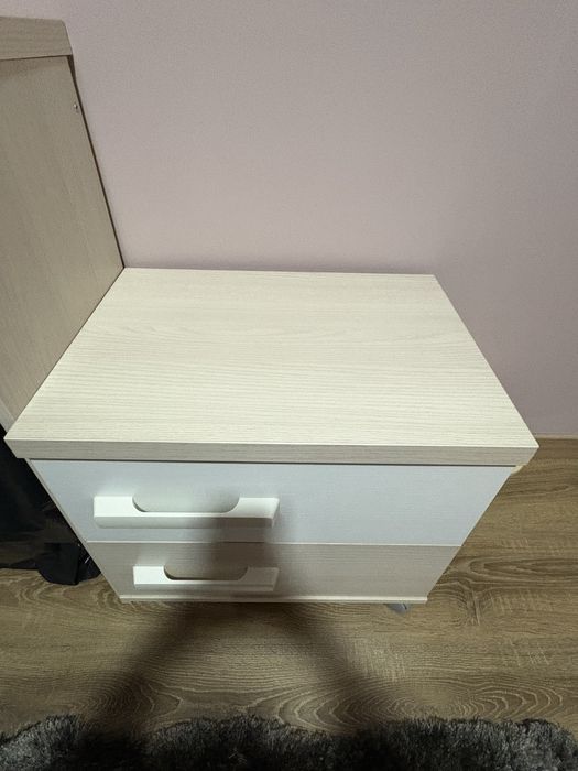 Mesa de cabeceira nova