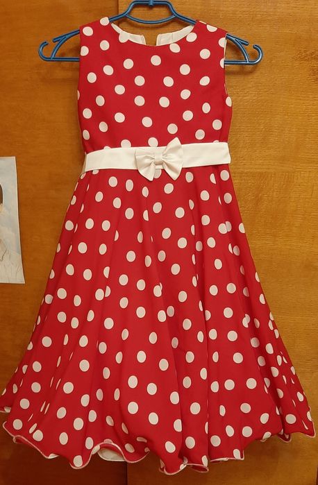 Платье в горошек.