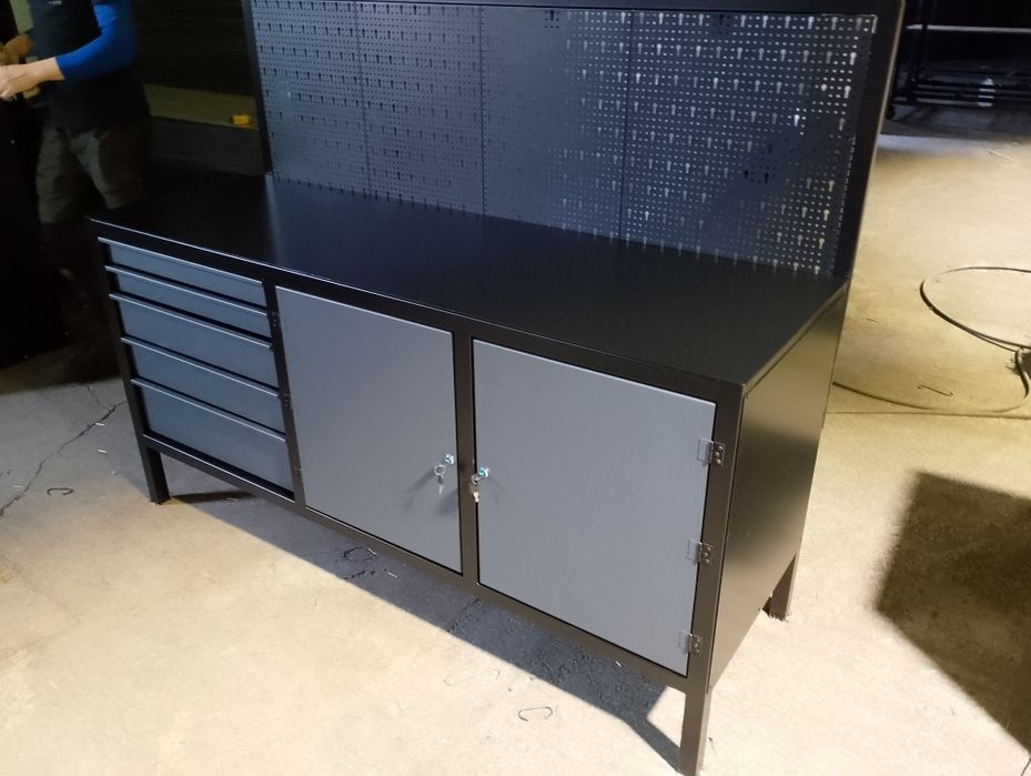 Solidny metalowy stół do warsztatu. 200x60