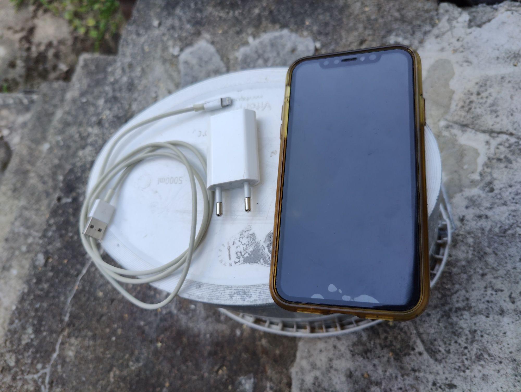 iPhone XR 64gb АКБ 80% Neverlock White