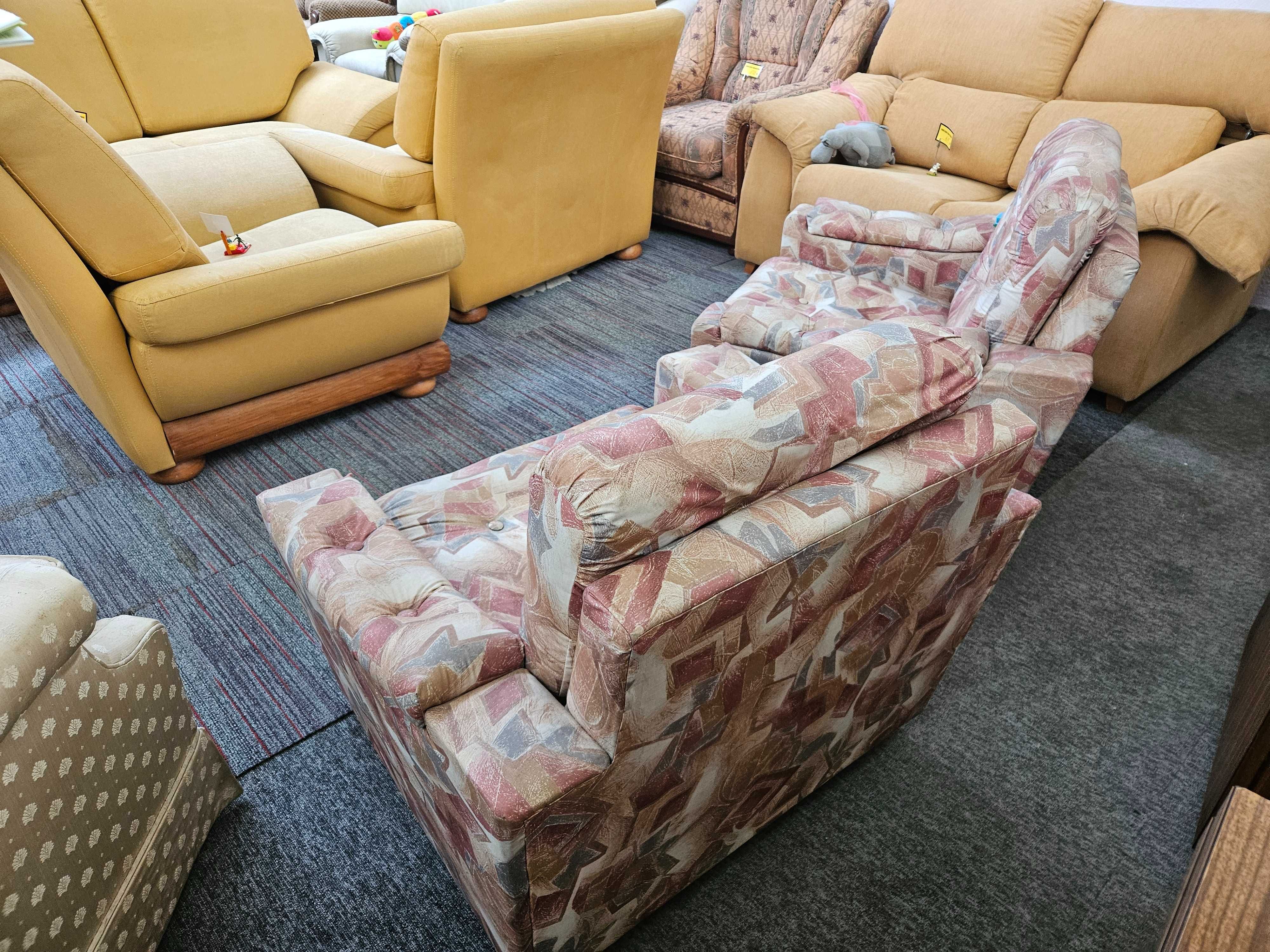 Sofás individuais vintage - Muito bom estado geral - Valo
