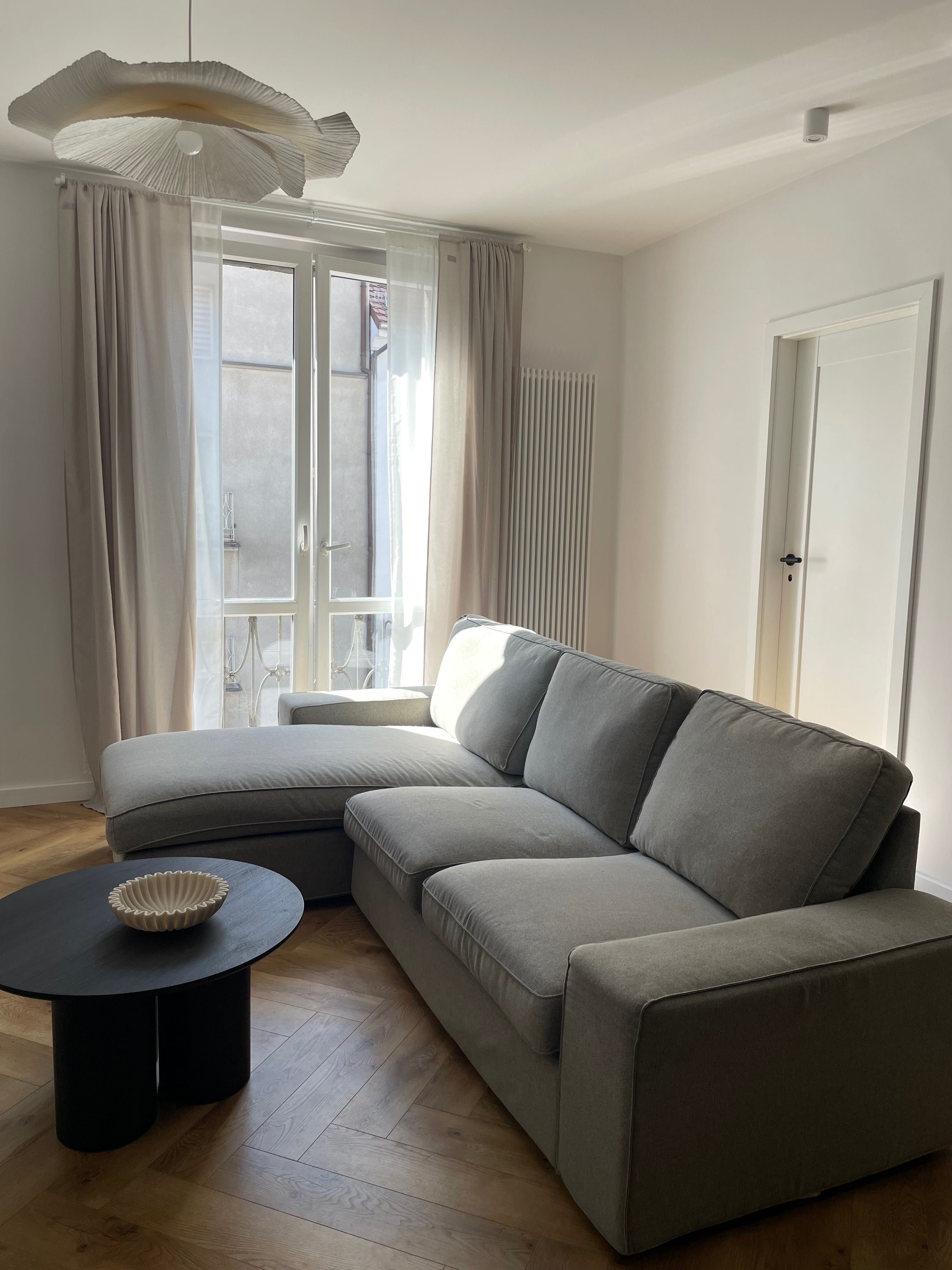 KIVIK
Sofa 3-osobowa z szezlongiem, Tibbleby beżowy/szary
