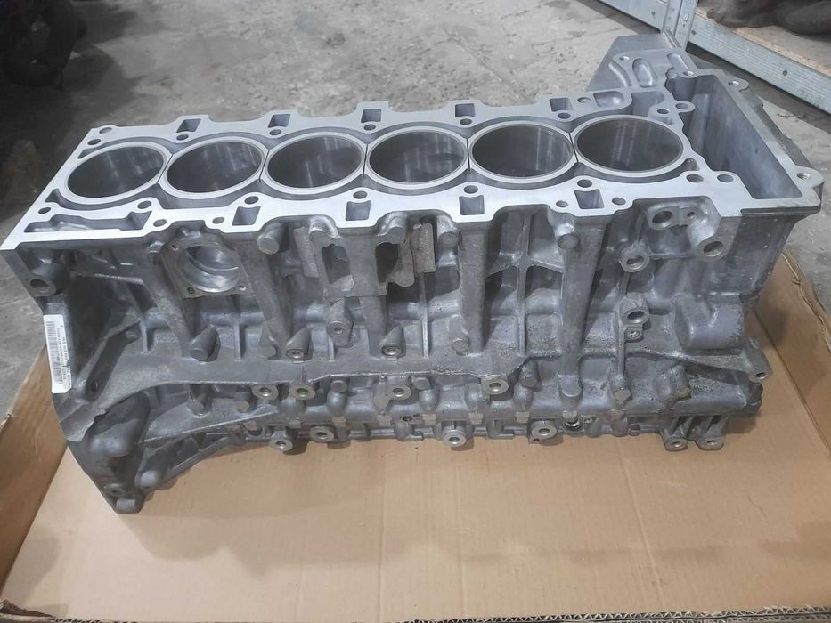 Блок цилиндров двигателя BMW N55, низ мотора (голый блок) БМВ Н55
