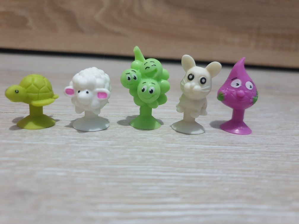 Figurki stikeez i dwa smerfy