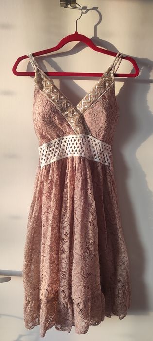 Sukienka na szelkach w stylu Boho pudrowy róż