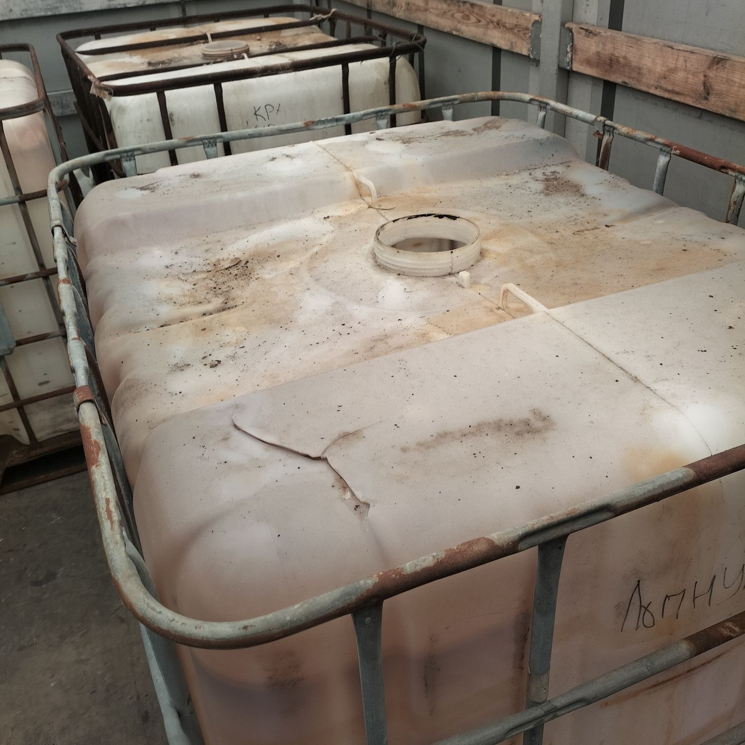 Продам Єврокуб під каналізацію з верху пробитий.