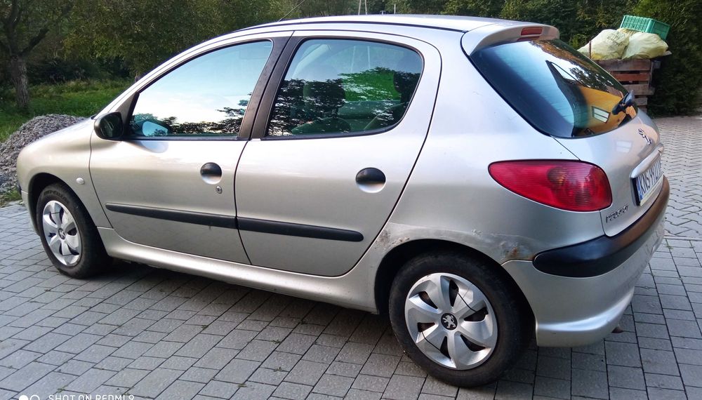 Sprzedam samochód osobowy peugeot 206