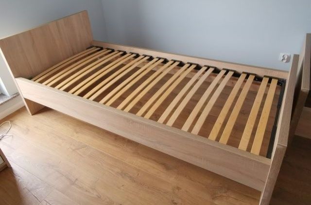 Łóżko 209cmx97cm rama plus stelaż i materac
