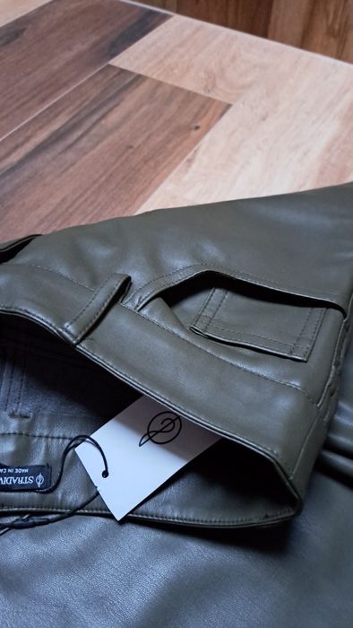 Nowe spodnie z ekoskóry z szerokimi nogawkami Stradivarius r.36 khaki