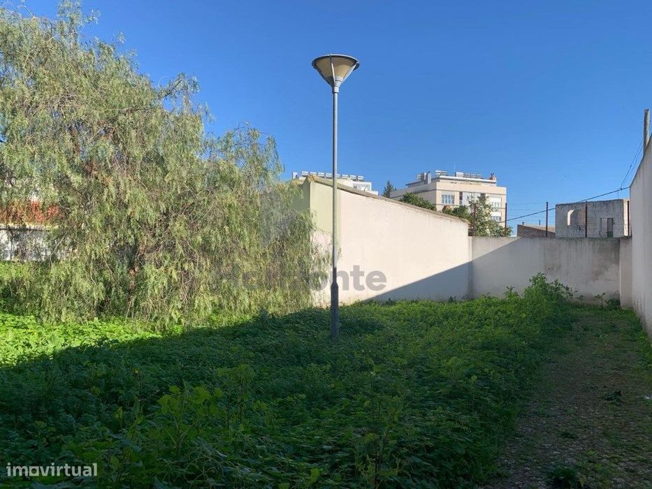 Terreno Urbano no Centro do Montijo para Prédio de 4 Andares