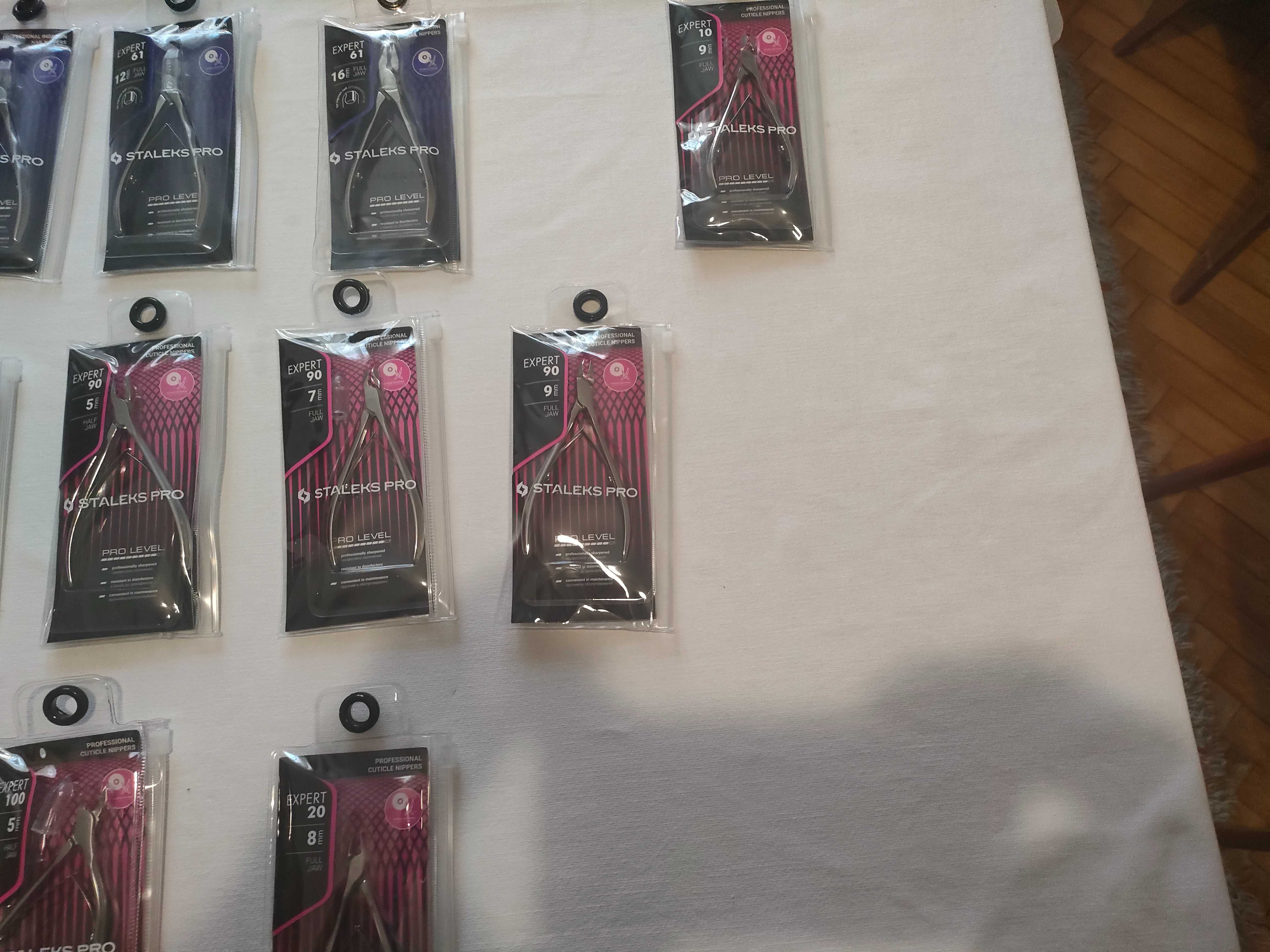 Narzędzia manicure i pedicure - 16 sztuk