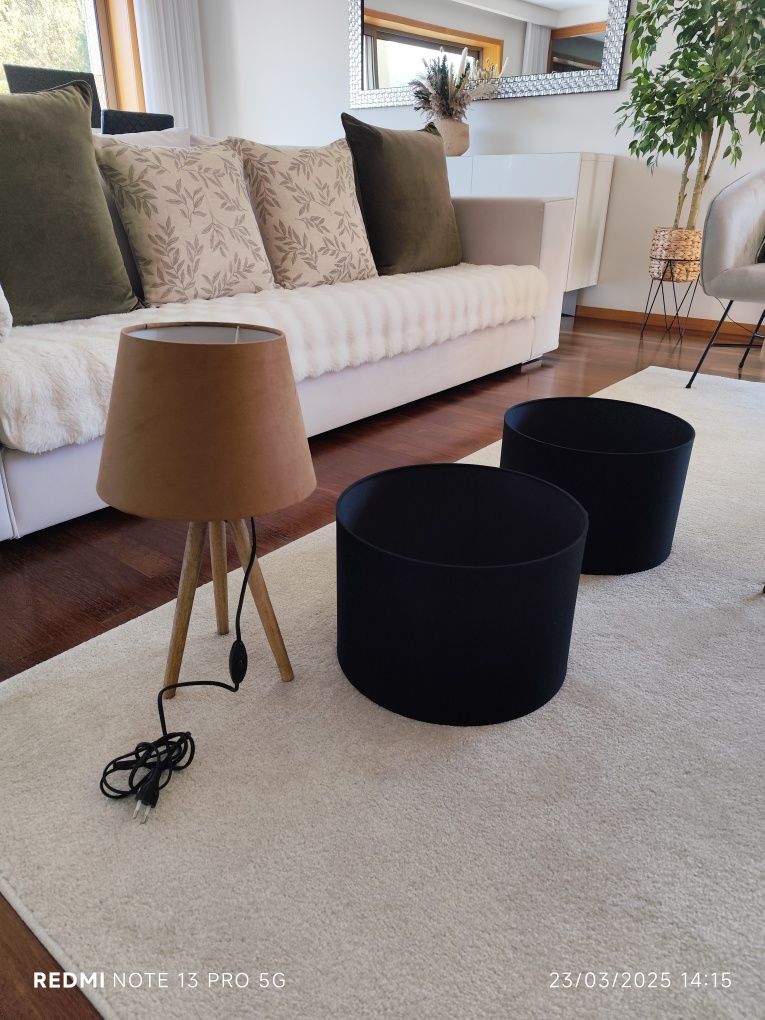 Um candeeiro e 2 abajures pretos da Zara home