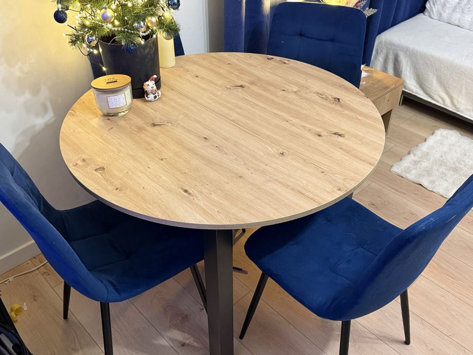 Stół okragły rozkladany z krzesłami 4 szt- komplet