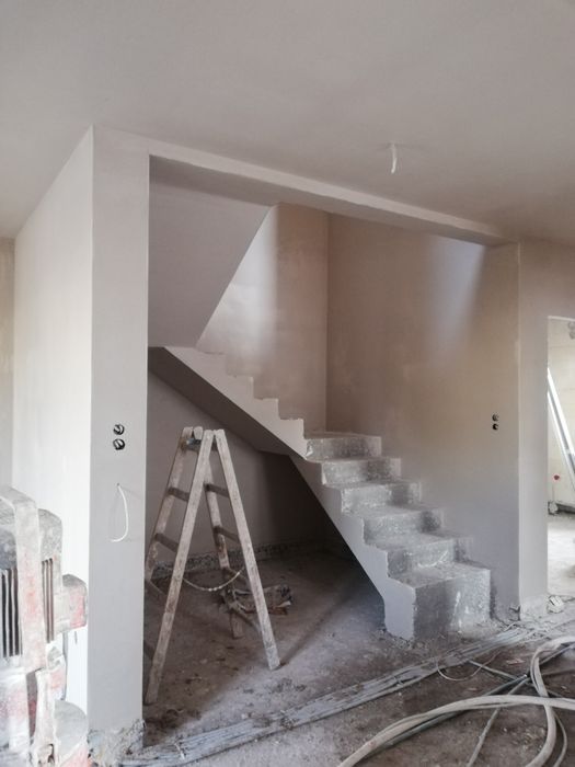 Tynki, maszynowe gipsowe oraz cementowo-wapienne gładzie natryskowe