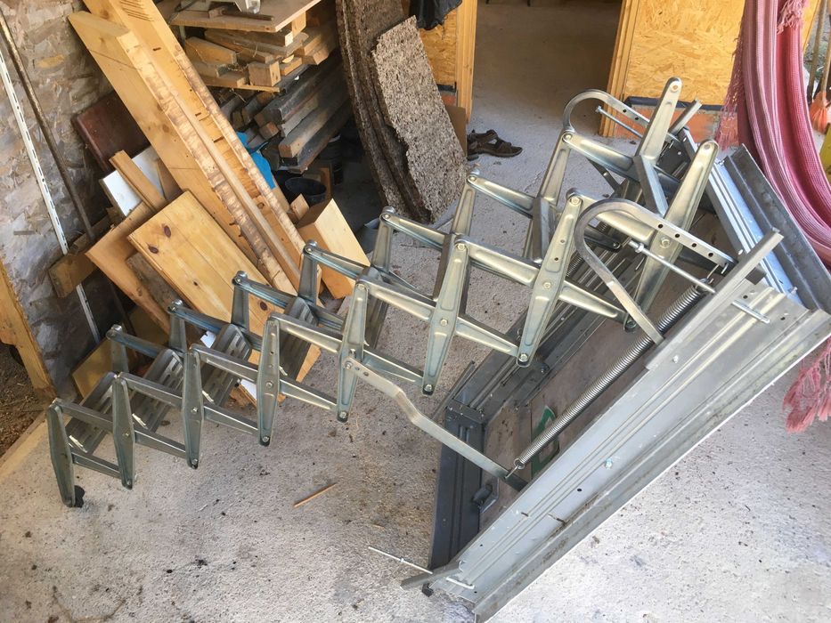 Escada de sotão retrátil