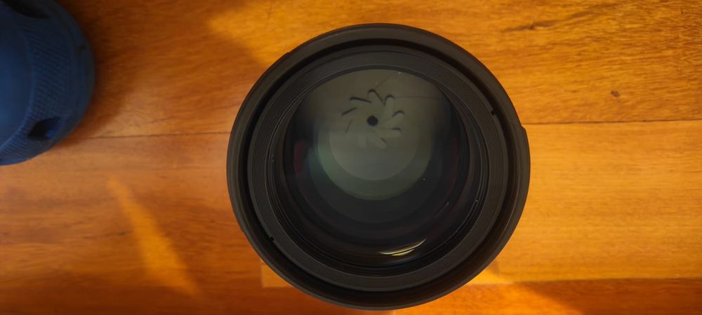 Samyang 85mm f1.2  canoon mount EF. Praticamente nova.