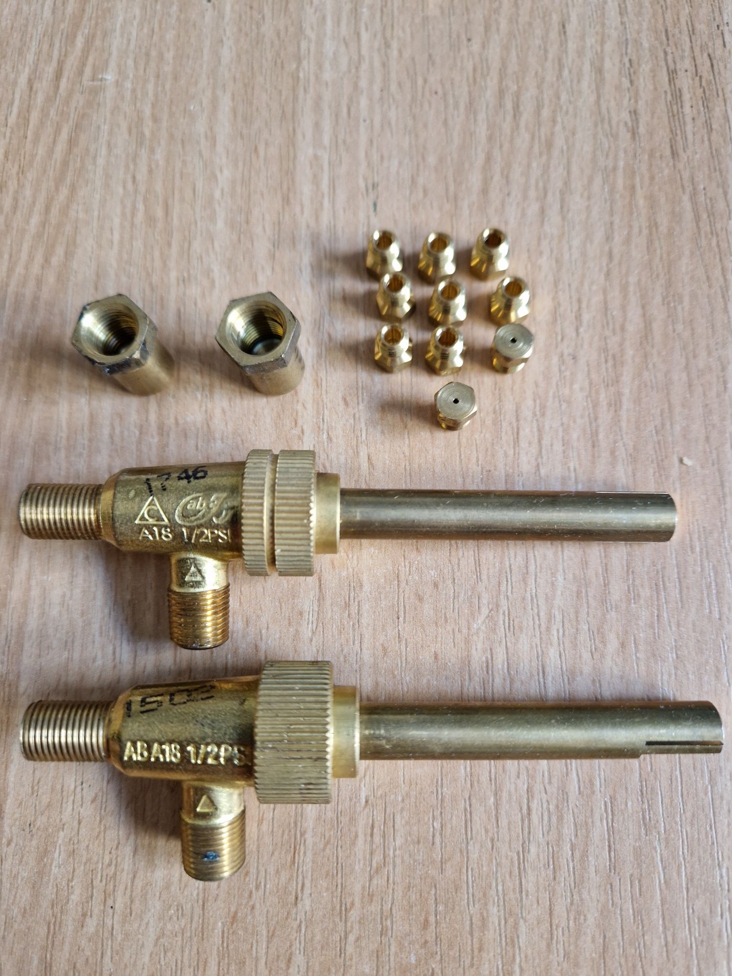 Краны и форсунки к газовым плитам  Bertos