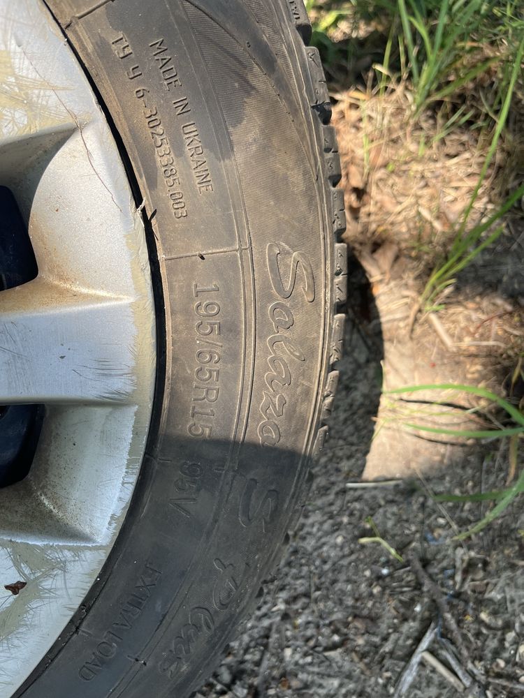Шина преміорі з дисками 195/65R15 на Лансер 9