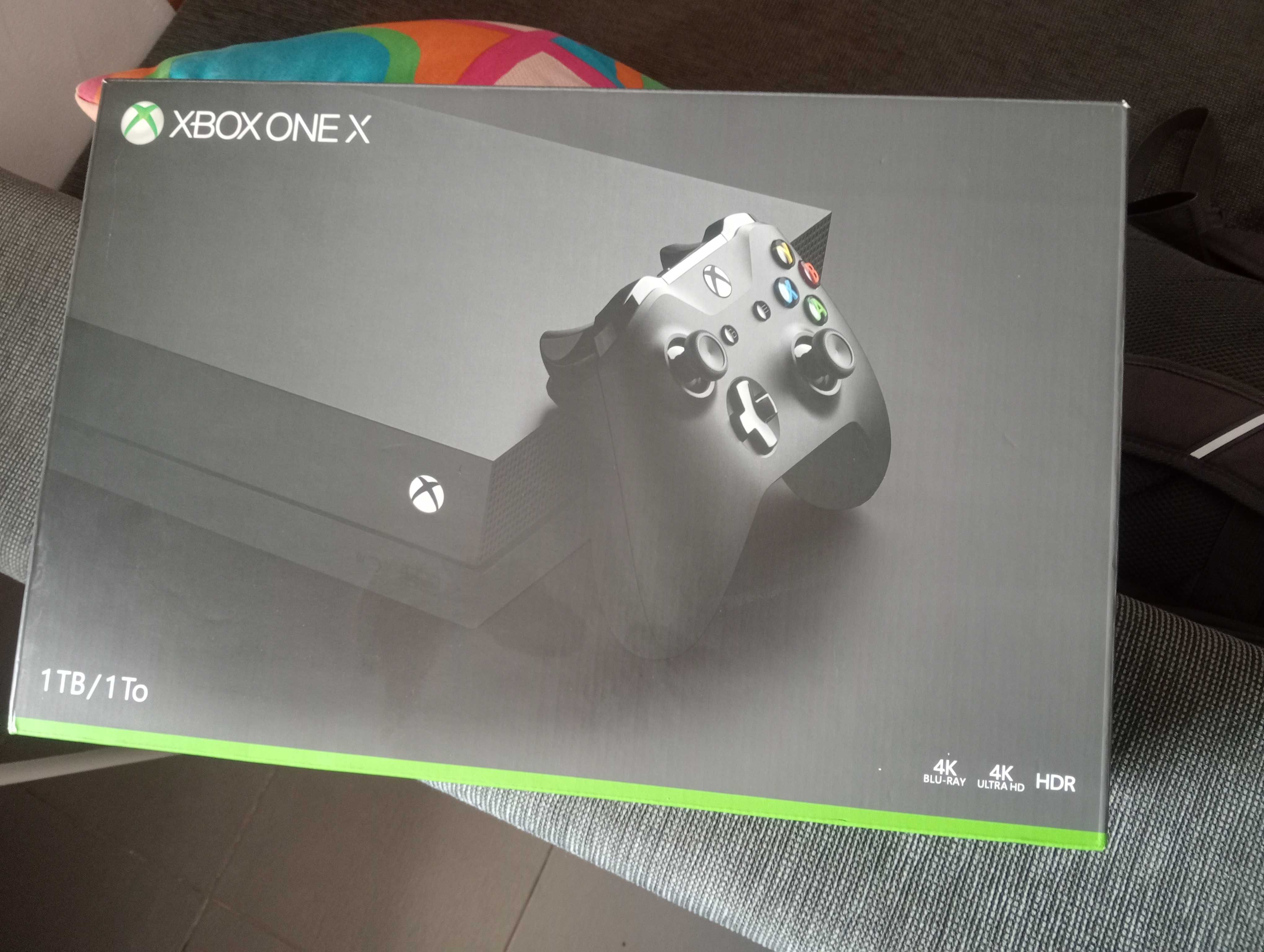 Xbox one x 4k como nova, em caixa e manual.