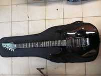Guitarra elétrica com flyrose