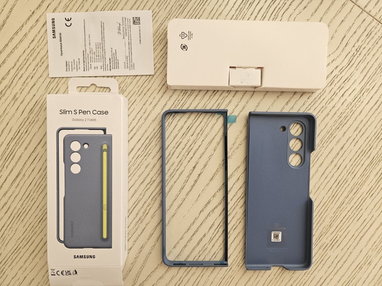 Оригінальний чохол на Samsung Galaxy Fold 5 зі стілусом